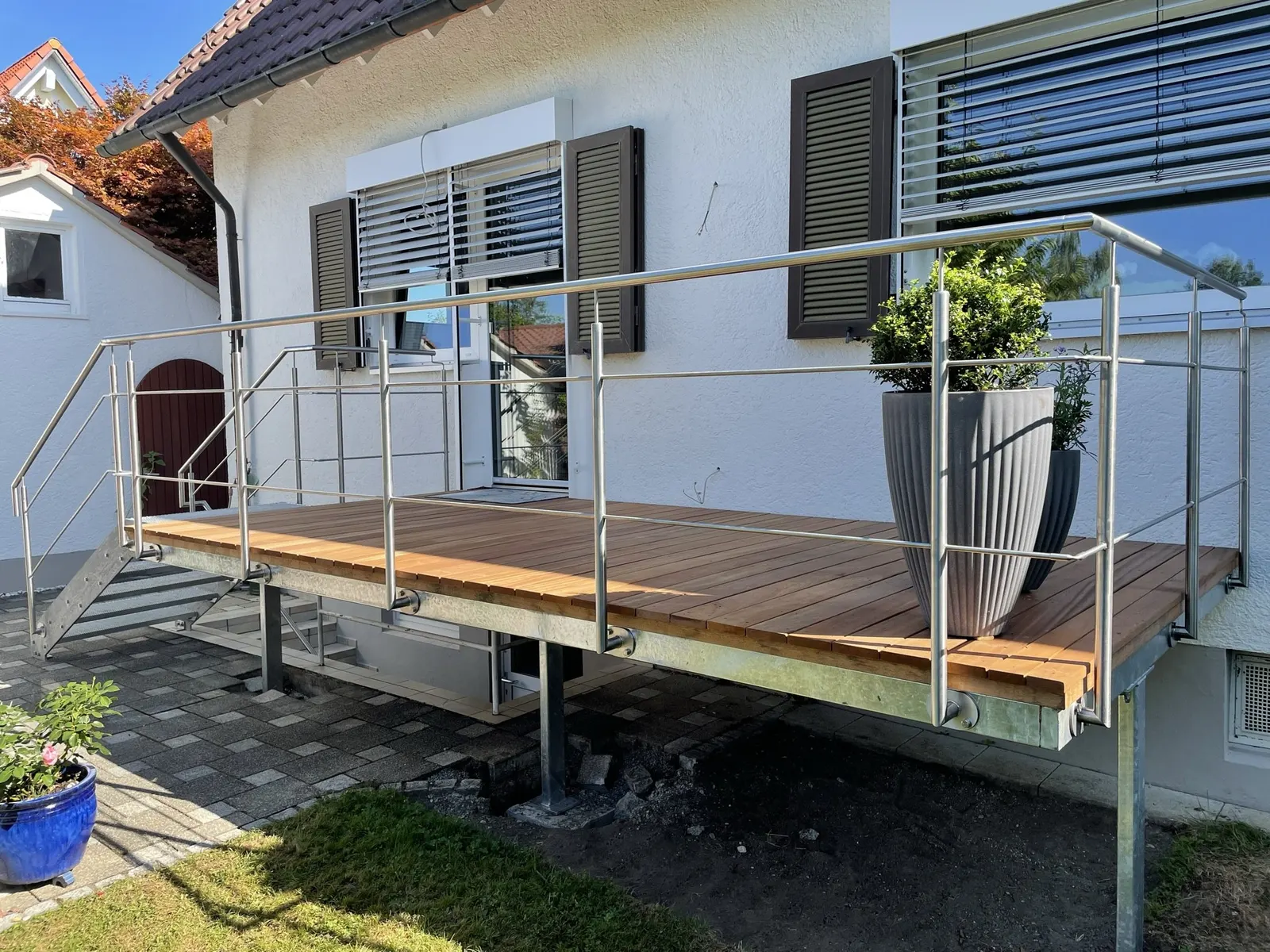 Balkongeländer mit vertikaler Stabfüllung