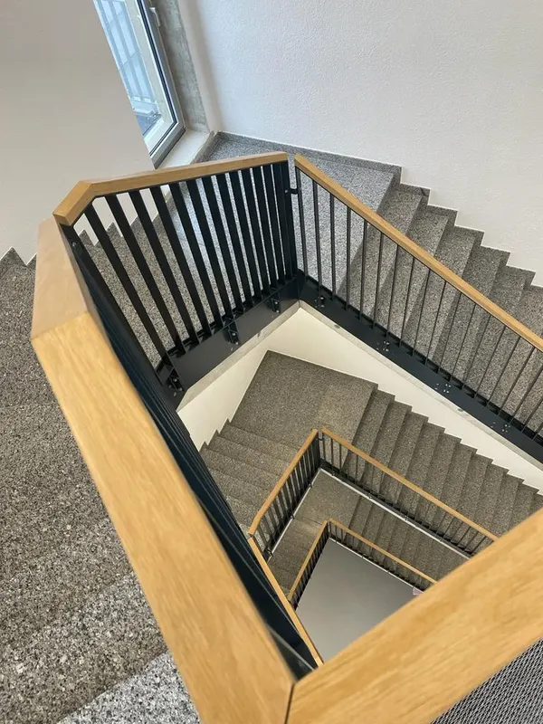 Innengeländer, Nahaufnahme Handlaufhalter